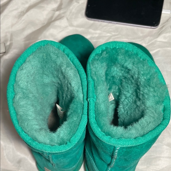 UGG Classic Short ll Boots In Emerald Green Suede and Sheepskin. - Picture 9 of 13